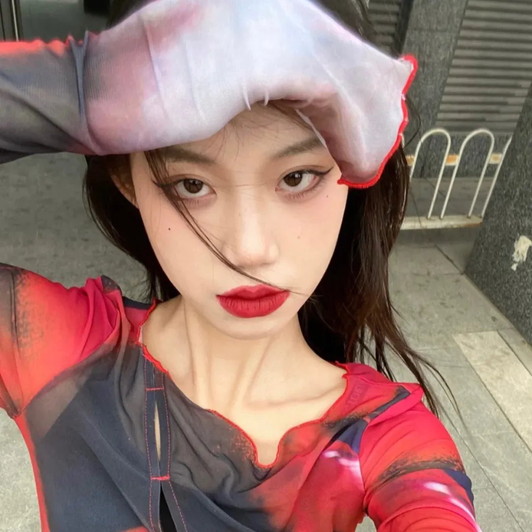 橙色女孩